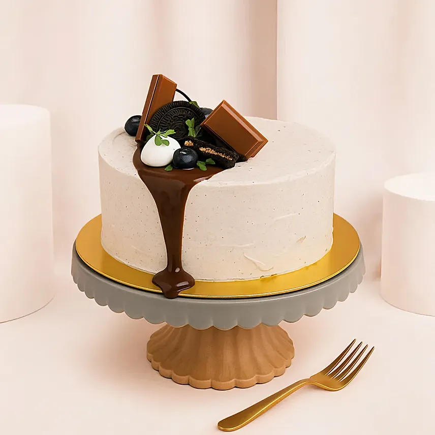 Yummy Kit Kat & Oreo Dripping Cake: Anniversary Cakes