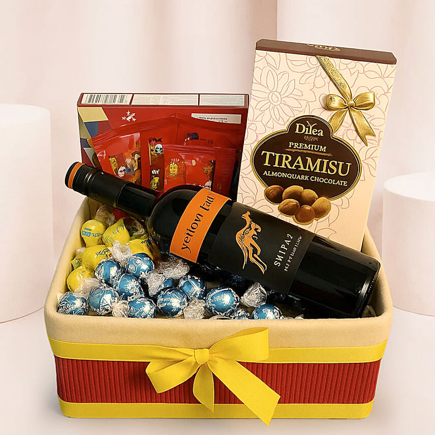 Delectable Wine Hamper: CNY Hampers & Goodies