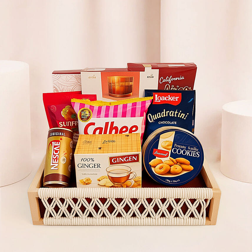 Scrummy Tempting Hamper: 