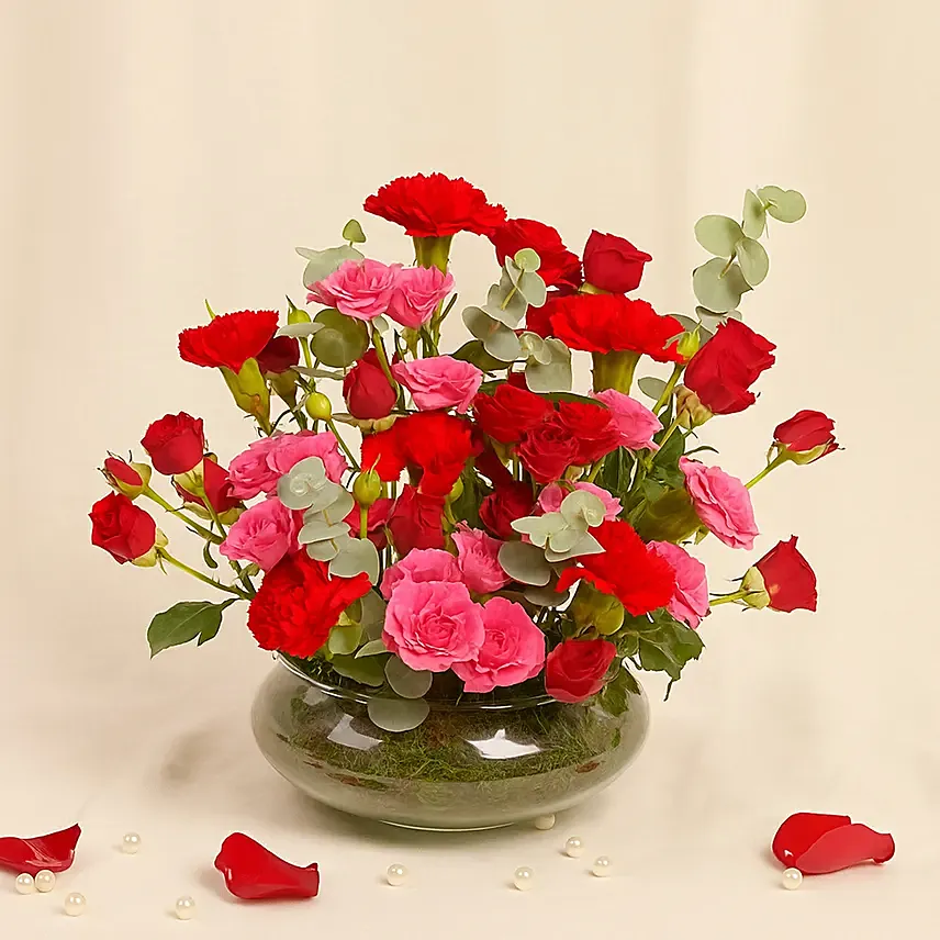 Roses Charm in Glass Dish: Last Minute Gifts Delivery Singapore