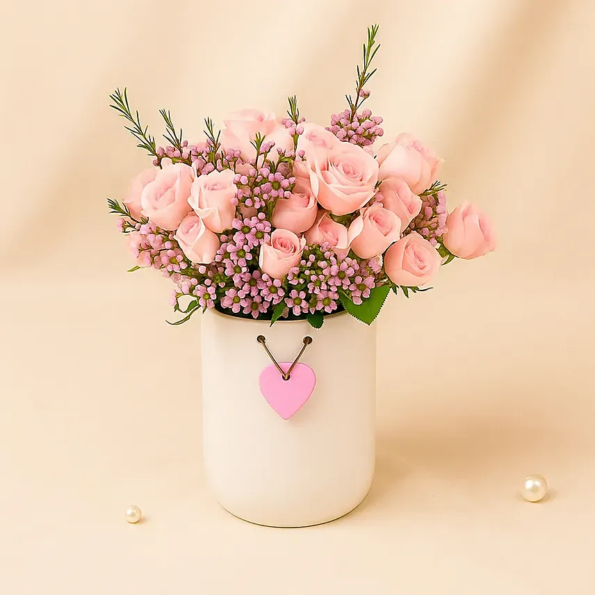 Romantic Flower Arrangement: Fresh Flowers 