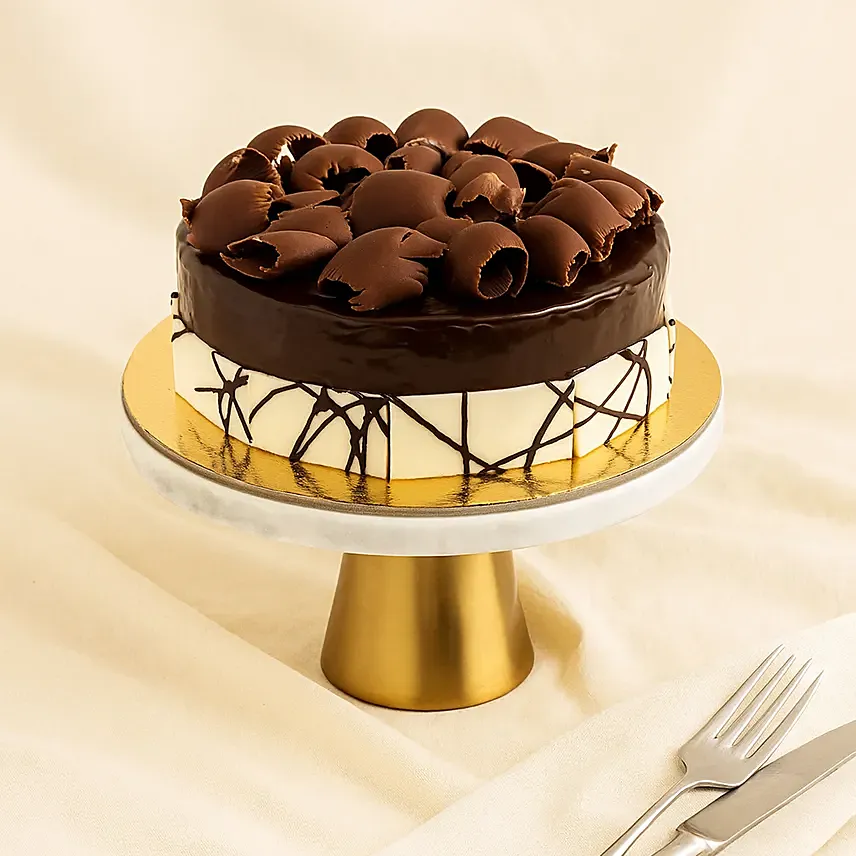 Classic Chocolate Cake Classic Chocolate Cake: Housewarming Cakes