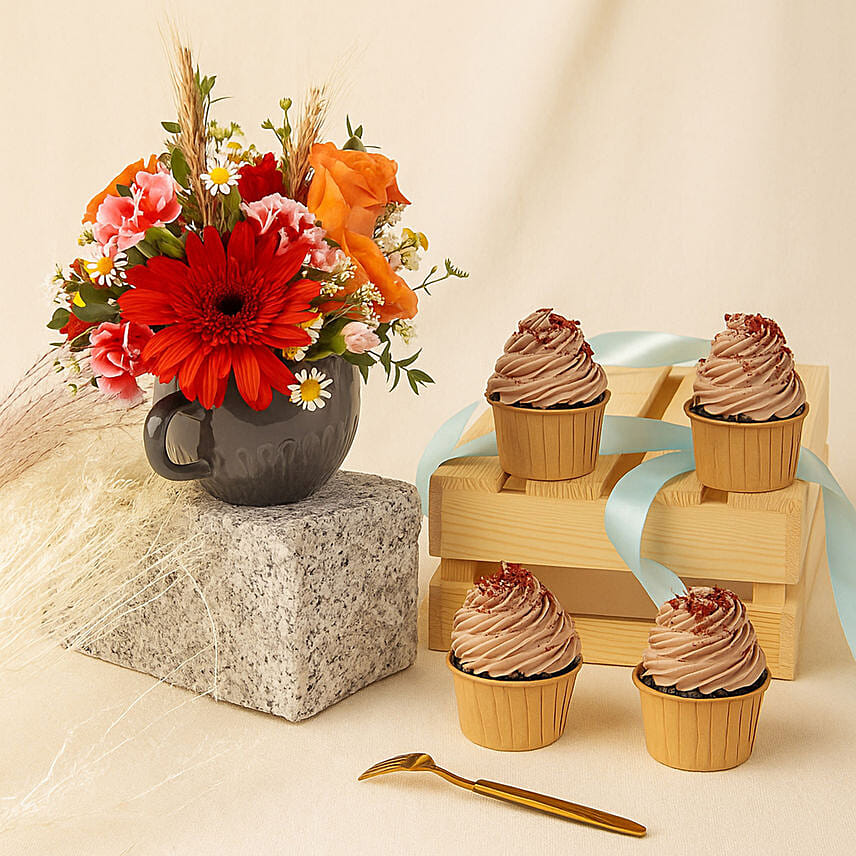 Flowers arrangment and Chocolate Cupcakes: Christmas Combo Gifts