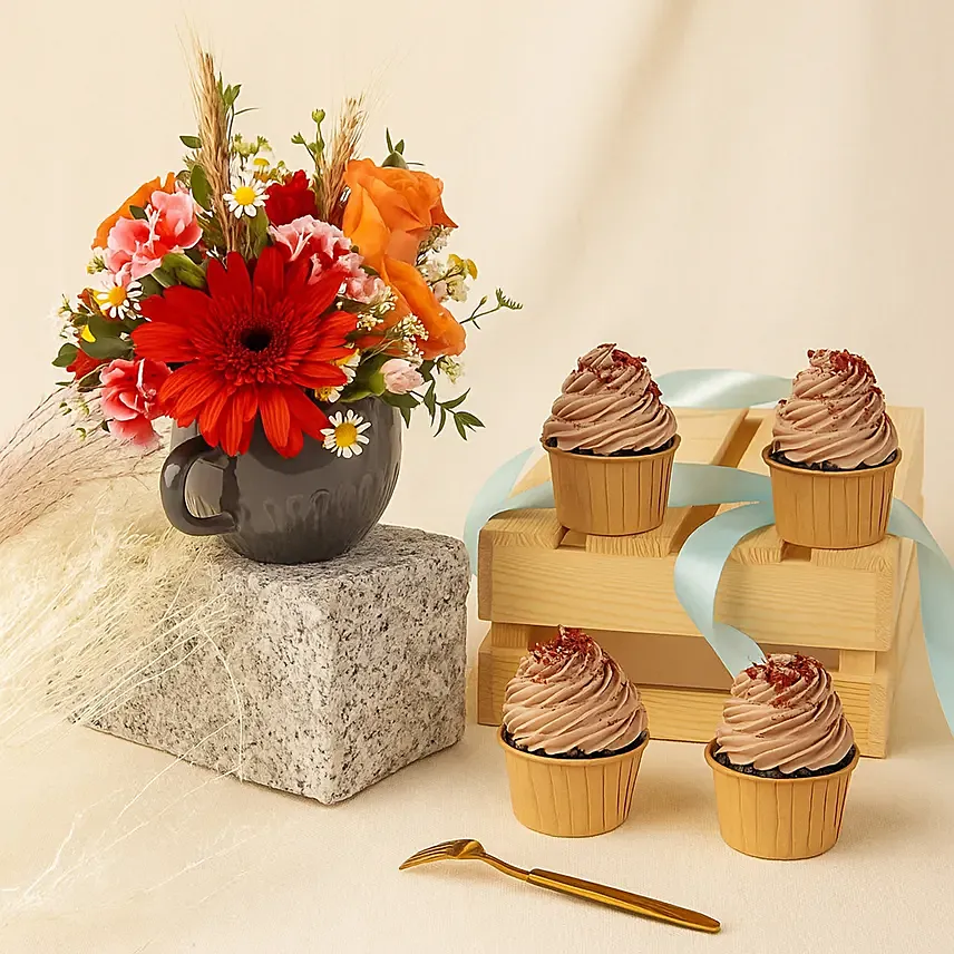 Flowers arrangment and Chocolate Cupcakes: Cupcakes