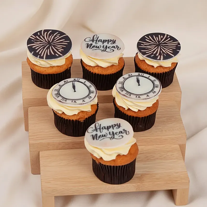 New Year Theme Chocolate Cup Cakes: New Year Gifts