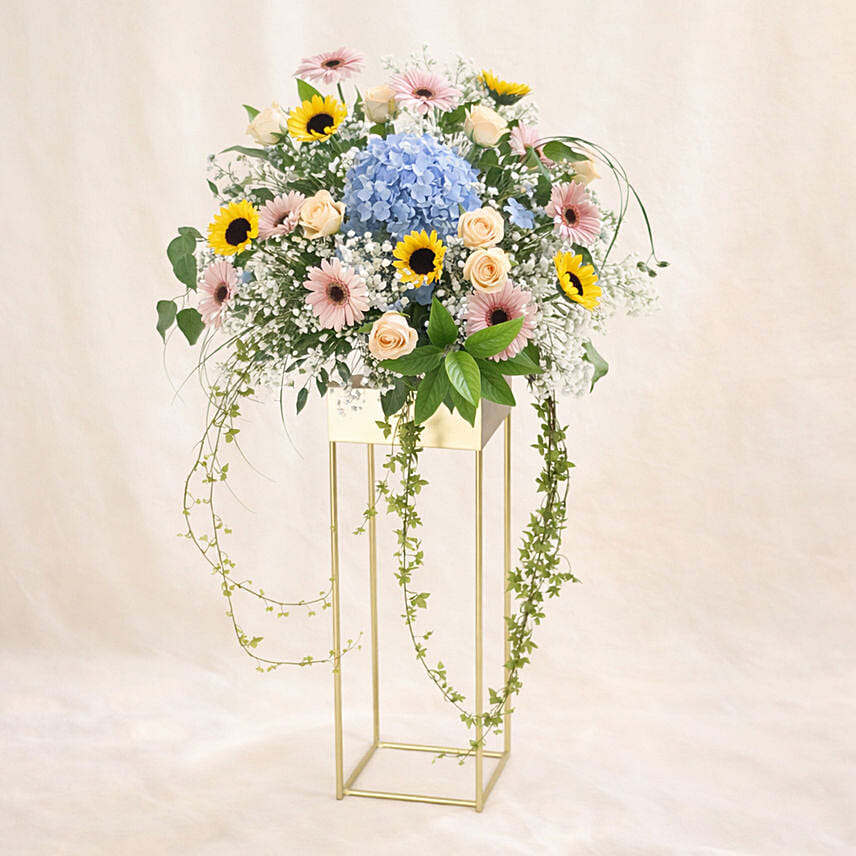 Mixed Flowers Golden Stand: Hydrangeas Bouquets