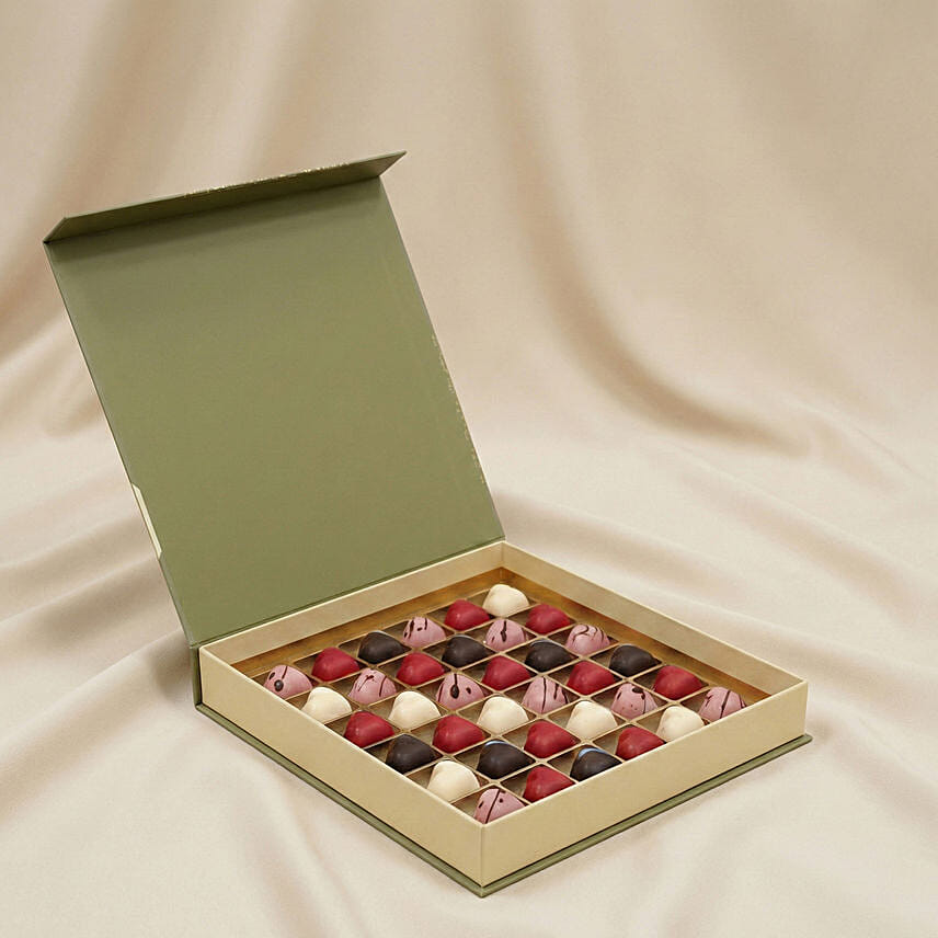 Valentines Day Special Pralines Box: Valentine's Chocolates
