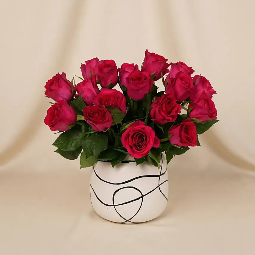 Romantic Dark Pink Roses for Valentine&rsquo;s Day: Valentine's Day Gifts