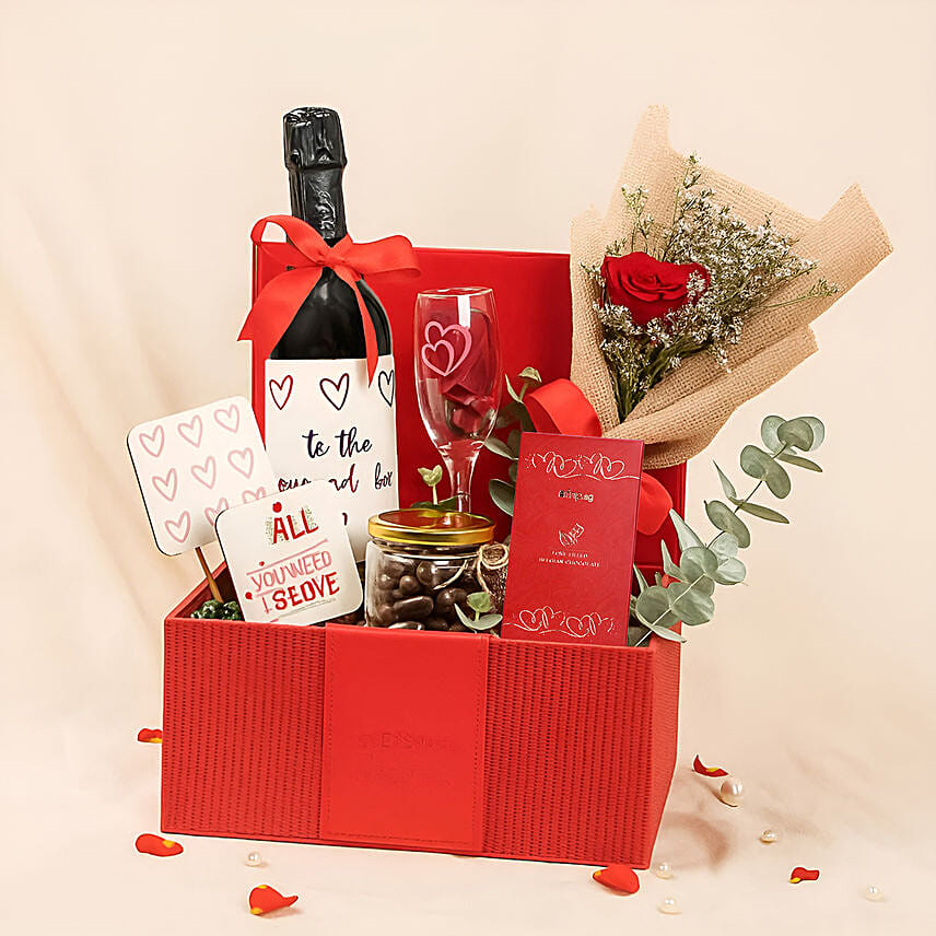 Red Romance Luxury Hamper: Wine Hampers