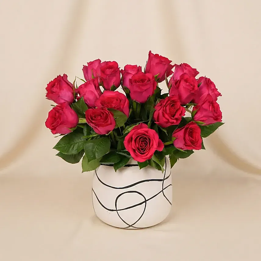 Romantic Dark Pink Roses for Valentine&rsquo;s Day: Valentine's Day Gifts