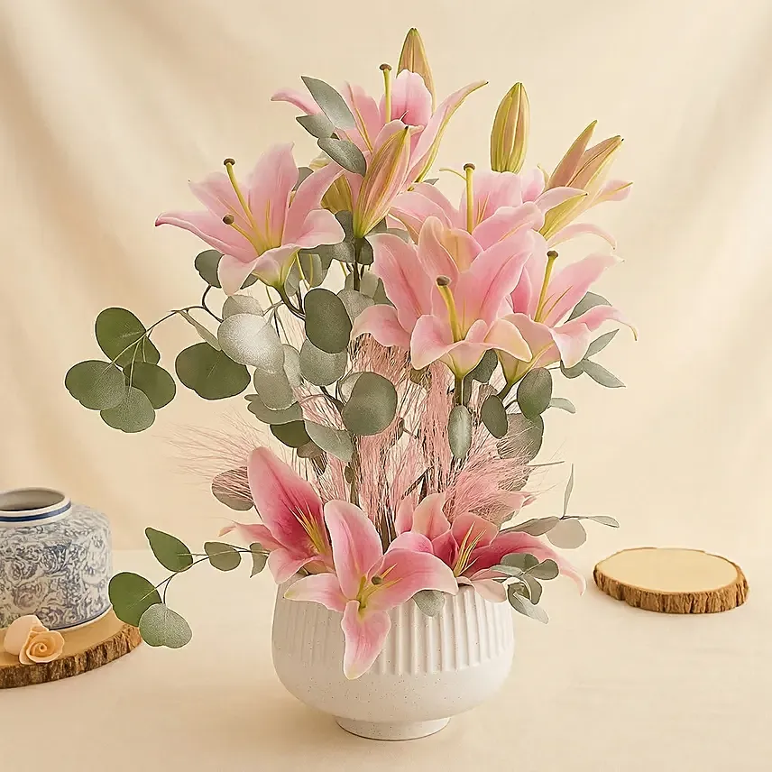 Lilies Beauty Arrangement: Fresh Flowers 