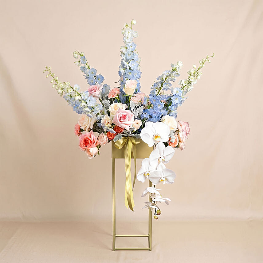 Beautiful Pastel Flowers Stand: Premium Gifts