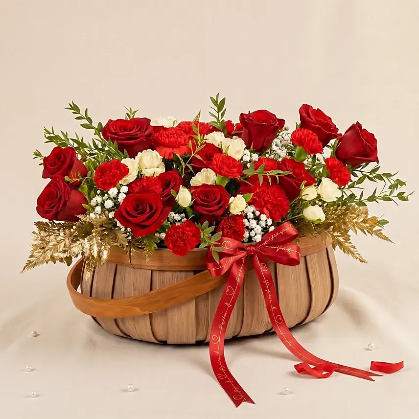 Romantic Rose Basket: 
