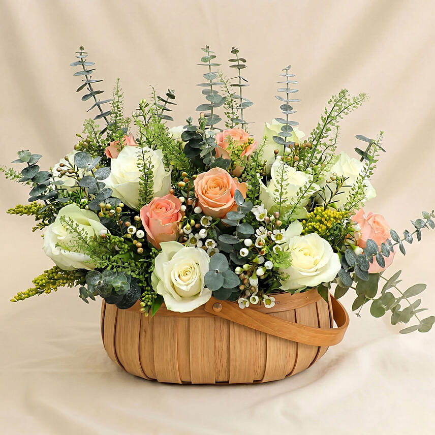 Beautiful Flowers Arrangement: Wedding Gifts