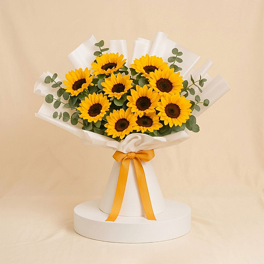 Beautiful Sunflower Hand Bouquet: Thanksgiving Gifts Singapore