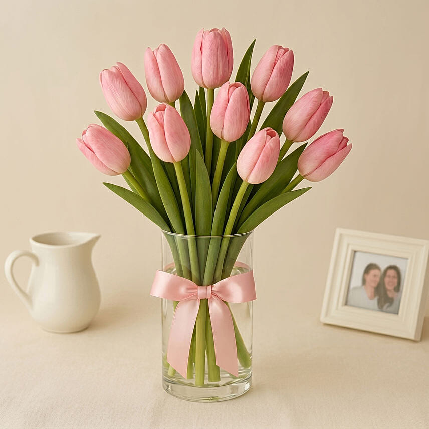 10 Tulips In a Vase: Tulips
