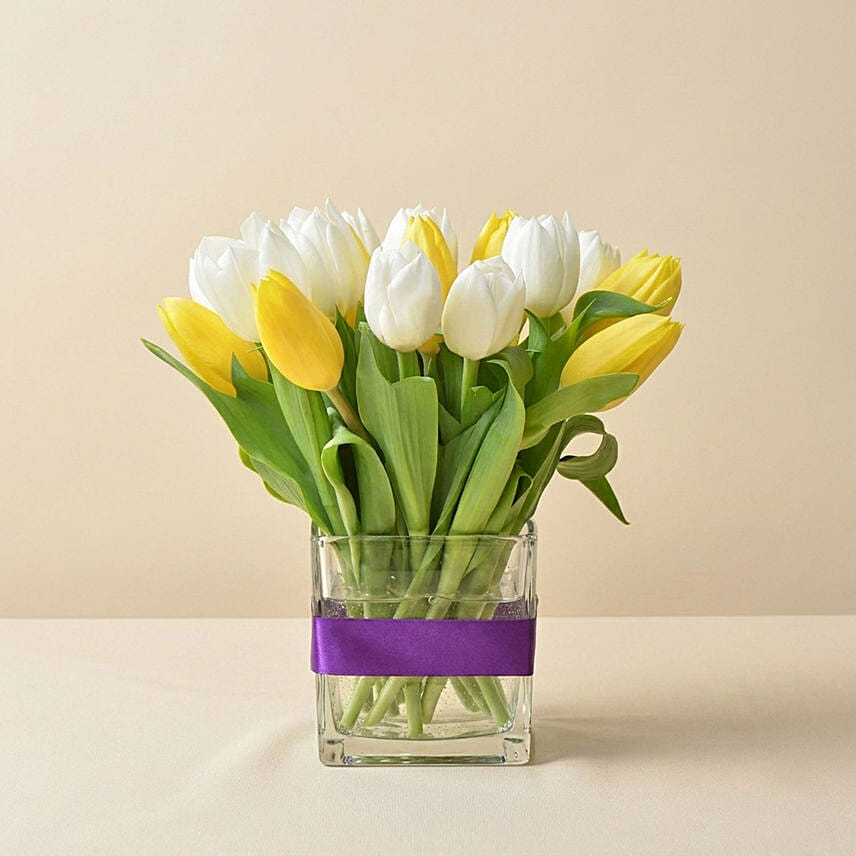 20 Tulips In Vase: Table Centerpieces
