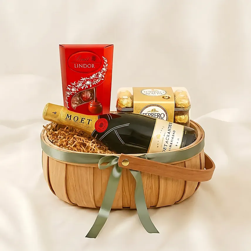 Champagne & Praline Treat Hamper: Gift Hampers