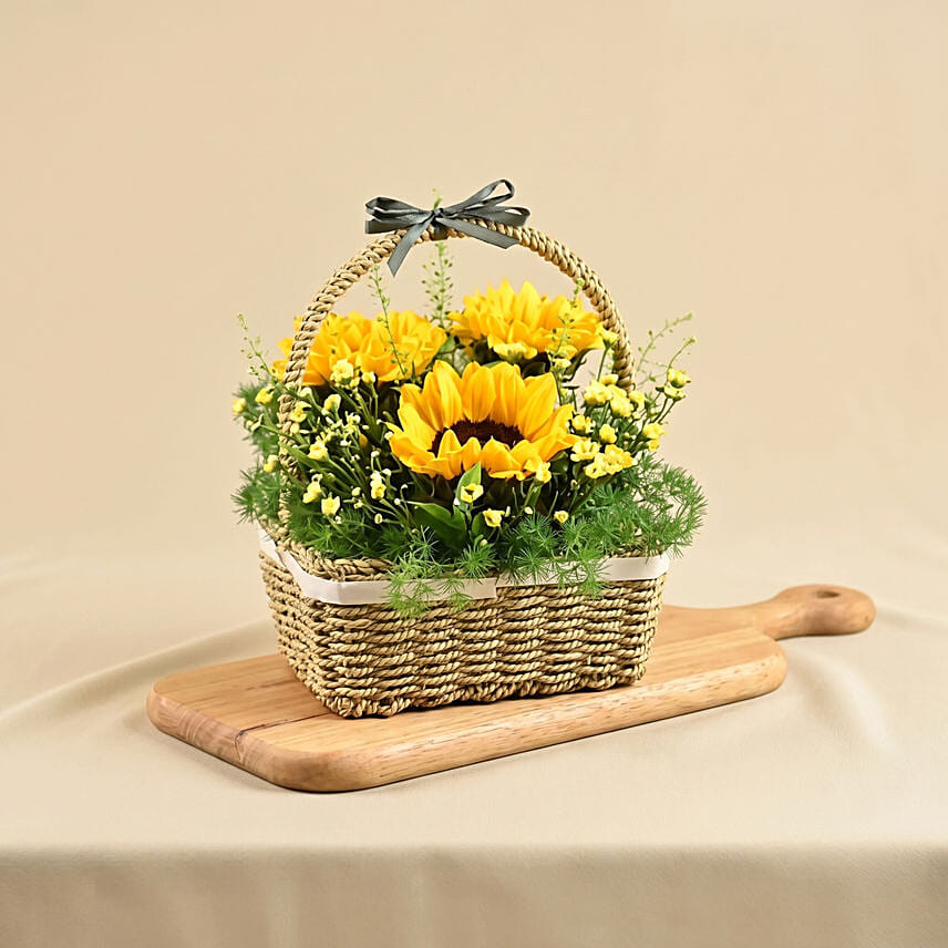 Bright Sunflowers Basket: Sunflower Bouquets