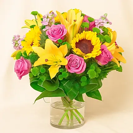 Vivid Bunch Of Flowers In Glass Vase: Premium Flowers 