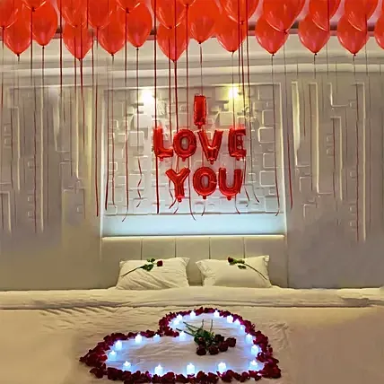 I Love You Balloon and Flower Bed Decor: Balloon Decorations