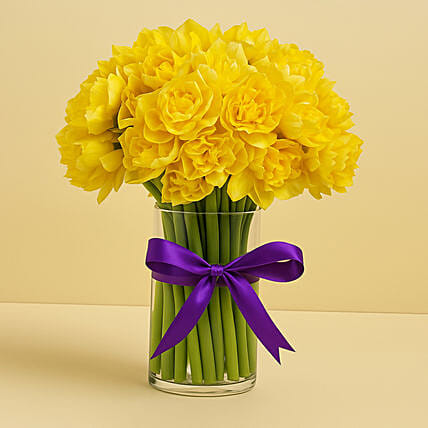 30 Daffodils in a Vase: Yellow Flowers
