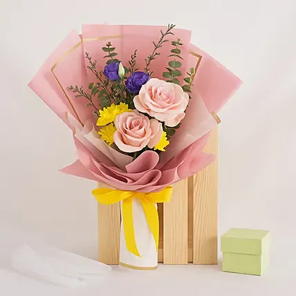 Diversified Bouquet: Gifts Under 49 SGD