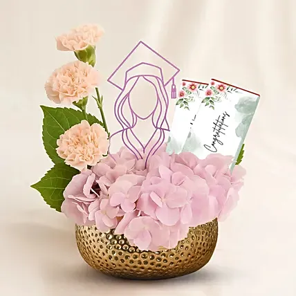 Graduation Floral Arrangement For Her: Graduation Hampers
