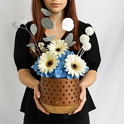 Cheerful White and Blue Flower: Table Arrangement Flowers