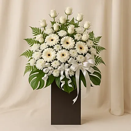 Elegant White Bouquet: 