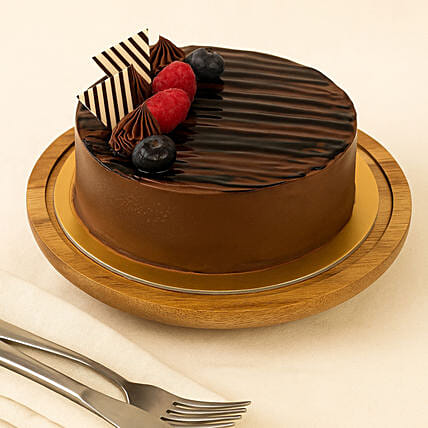 Glazing Chocolate Cake: Gifts Under 49 SGD