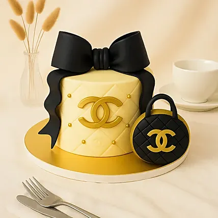 Goldie Luxe Cake: Red Velvet Cakes