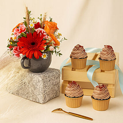 Flowers arrangment and Chocolate Cupcakes: Christmas Combo Gifts