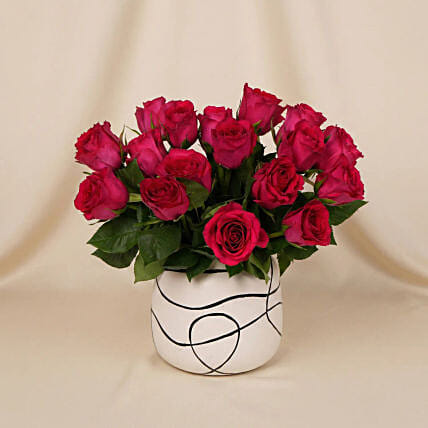 Romantic Dark Pink Roses for Valentine&rsquo;s Day: Valentine's Day Gifts