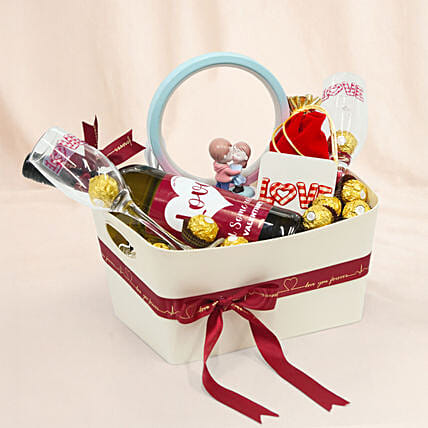 Love Moments Valentine Hamper: Valentine's Day Chocolates