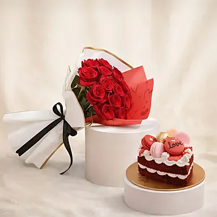 Rosy Reverie 18 Roses Bouquet n Cake for Valentine's: Valentine's Cake