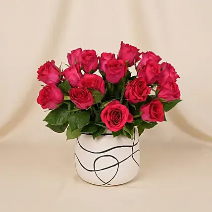 Romantic Dark Pink Roses for Valentine&rsquo;s Day: Valentine's Day Gifts