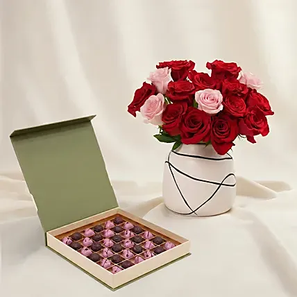 Blush of Love Roses and Chocolates for Valentine's: Valentine's Chocolates