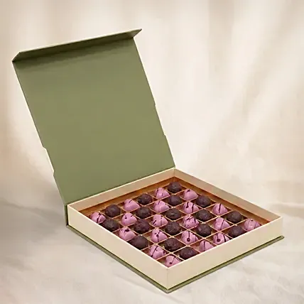 Valentines Day Special Heart Pralines Box: Valentine's Day Chocolates