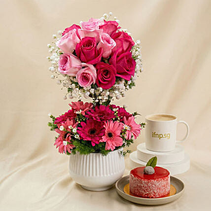 Flower Arrangement with Cake &ndash; Mesmerised Pink: Cake and Flowers 