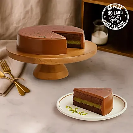 Delicious Dubai Chocolate Cake: 