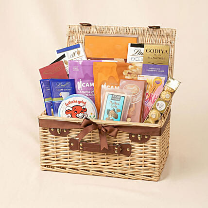 Chocolates and Cheese Hamper: Chocolate Hampers
