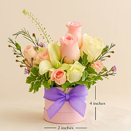 Mesmerising Floral Charm Arrangement: Rose Bouquets