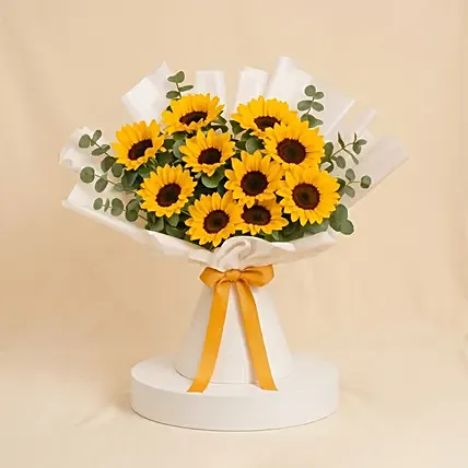 Beautiful Sunflower Hand Bouquet: Thanksgiving Gifts Singapore