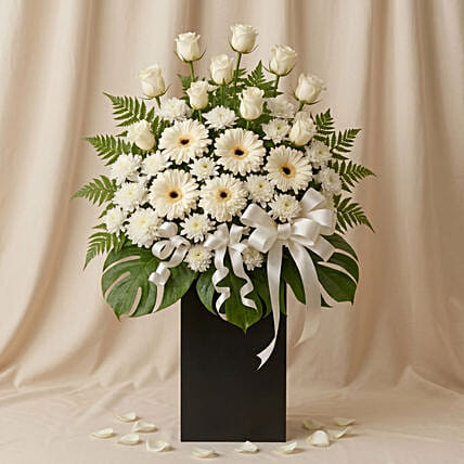 Elegant White Bouquet: 