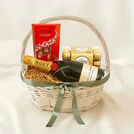 Champagne & Praline Treat Hamper: Gift Hampers