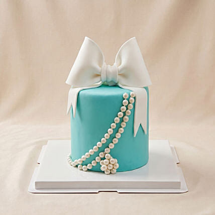 Elegant Tiffany & Co. Themed Chocolate Cake: 