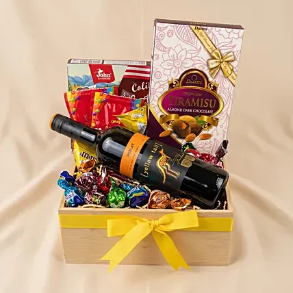 Delectable Wine Hamper: CNY Gifts Singapore