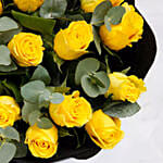 20 Yellow Roses Bouquet With Chocolate Cake