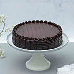 Vivid Roses Bouquet & Chocolate Fudge Cake